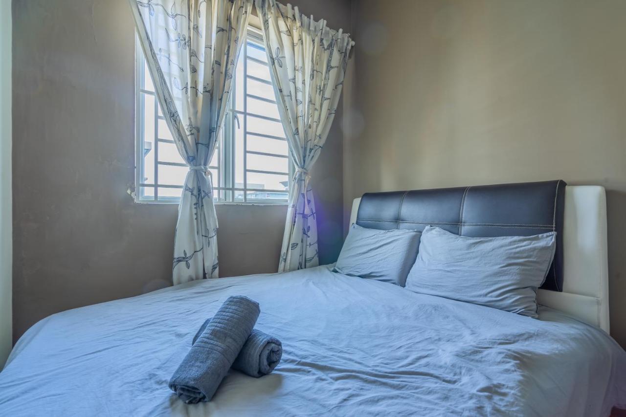 Cozy 2-Bedroom For 4 Pax With Pool - سوبانغ جايا المظهر الخارجي الصورة